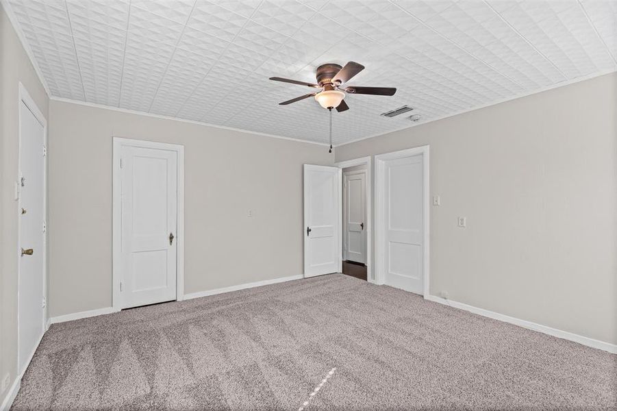 Unfurnished bedroom with carpet flooring and ceiling fan