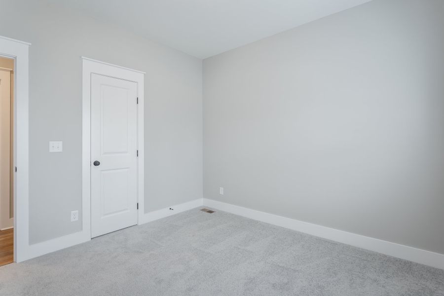 Spacious, unfurnished interior of a new home in Creekside, Cleveland (Image 31).