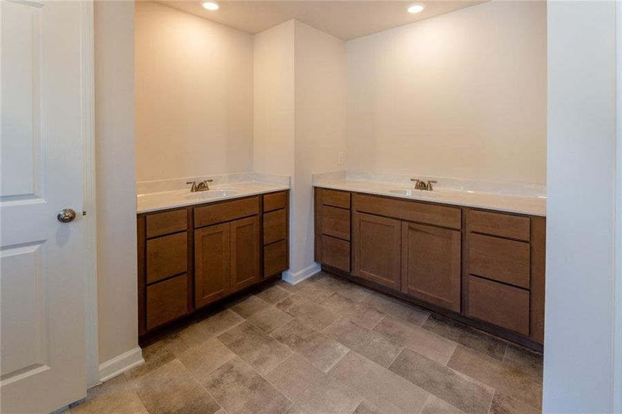 Furnished interior view inside a new home in Creekside Landing, Dallas (Image 11). Furnished interior view inside a new home in Creekside Landing, Dallas (Image 11).