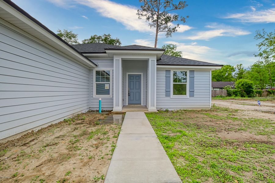 Exterior details and patio area of a home in , Jacksonville (Image 25).