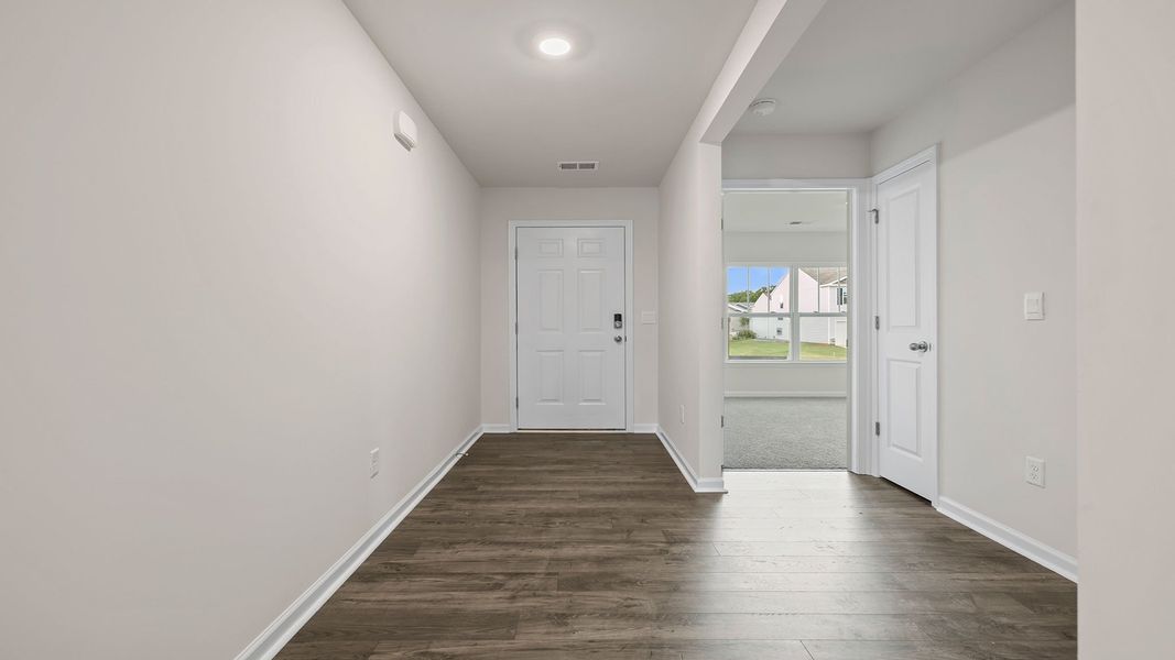 Spacious, unfurnished interior of a new home in Cedar Gap, Fountain Inn (Image 13).