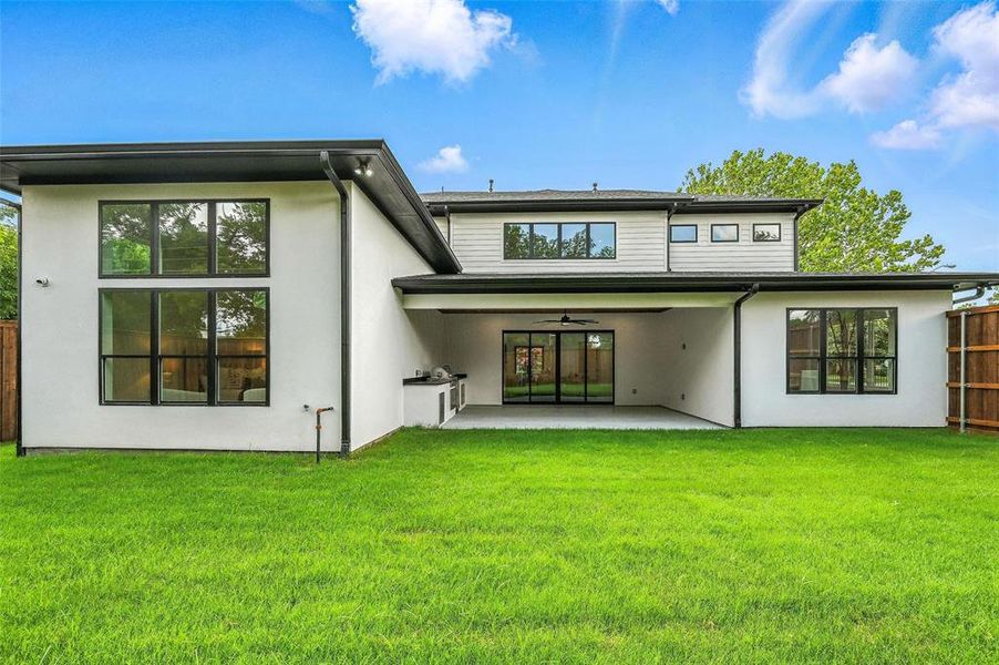 Exterior details and patio area of a home in , Dallas (Image 3).