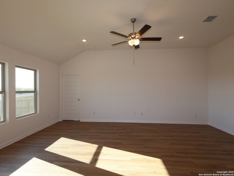 Spacious, unfurnished interior of a new home in Paloma Park, Converse (Image 15). Spacious, unfurnished interior of a new home in Paloma Park, Converse (Image 15).