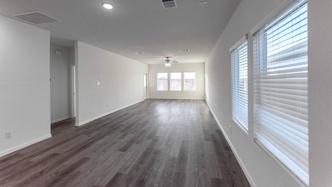 Spacious, unfurnished interior of a new home in Sunset Oaks, Maxwell (Image 11).