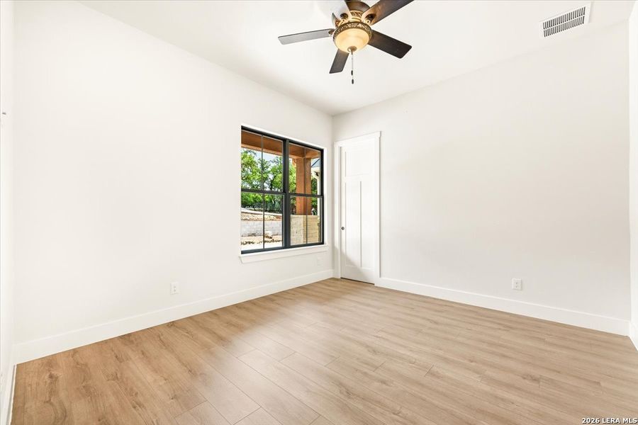 Spacious, unfurnished interior of a new home in , Canyon Lake (Image 35).