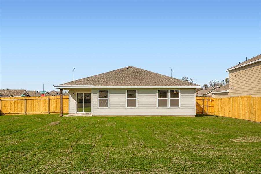 Exterior details and patio area of a home in Middlefield Village, Dallas (Image 17).
