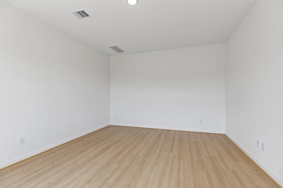 Spacious, unfurnished interior of a new home in Sunterra, Katy (Image 13). Spacious, unfurnished interior of a new home in Sunterra, Katy (Image 13).