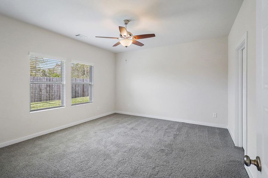 Spacious, unfurnished interior of a new home in Heights of Barbers Hill, Baytown (Image 17).