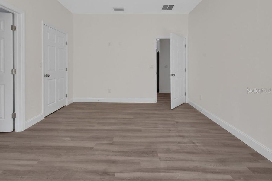 Spacious, unfurnished interior of a new home in , Daytona Beach (Image 15).