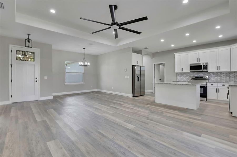 Spacious, unfurnished interior of a new home in , Dade City (Image 27).