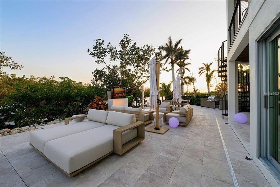 Exterior details and patio area of a home in , Sarasota (Image 4).