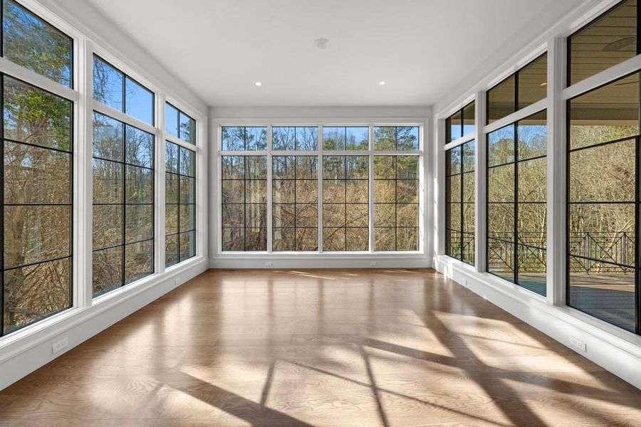 Spacious, unfurnished interior of a new home in Blue Heron Walk, Atlanta (Image 23).