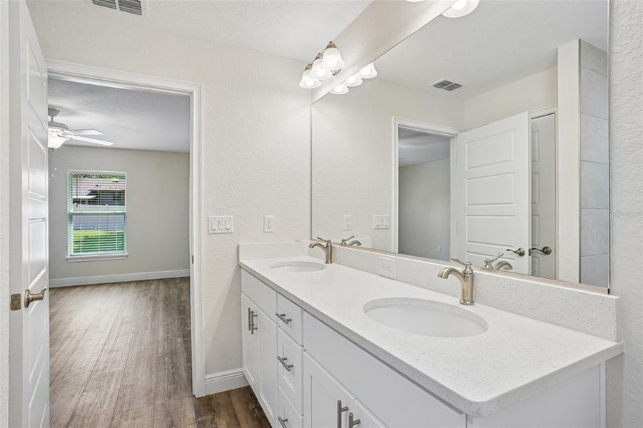 Furnished interior view inside a new home in , Dunnellon (Image 12).