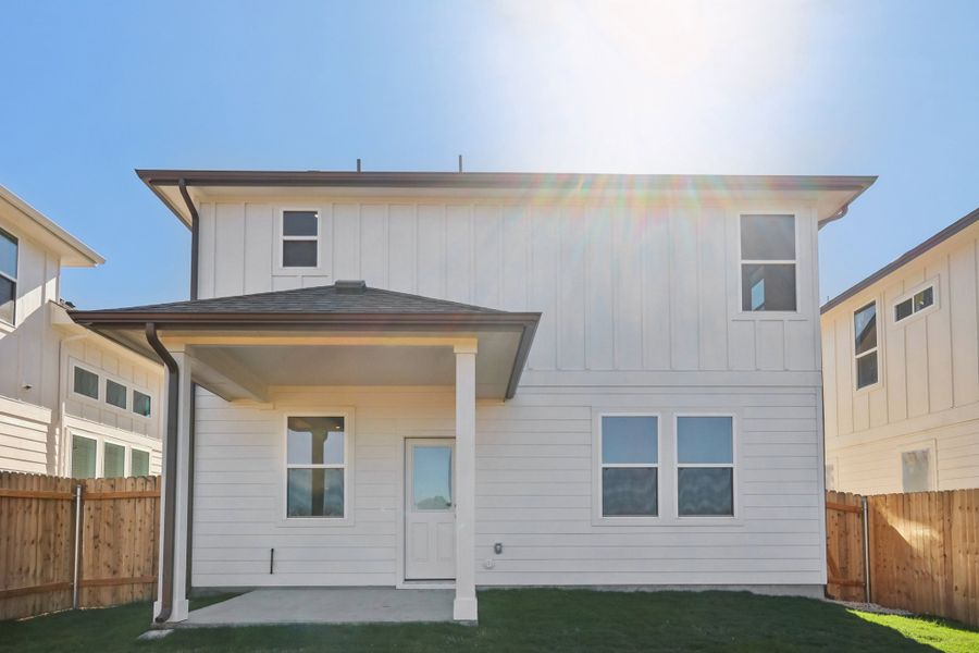 Exterior details and patio area of a home in Porter Country, Buda (Image 3).