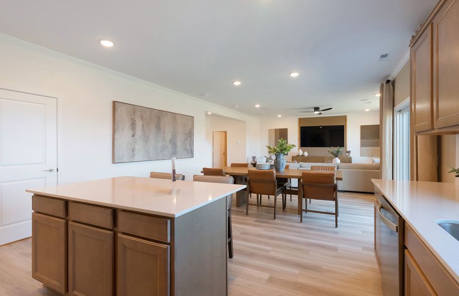 Open sight lines in this kitchen