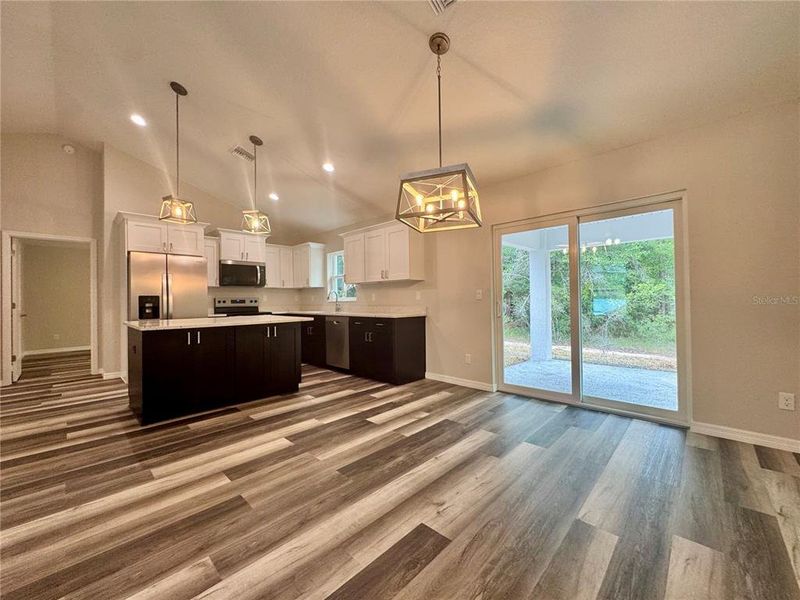 Spacious, unfurnished interior of a new home in , Dunnellon (Image 10).
