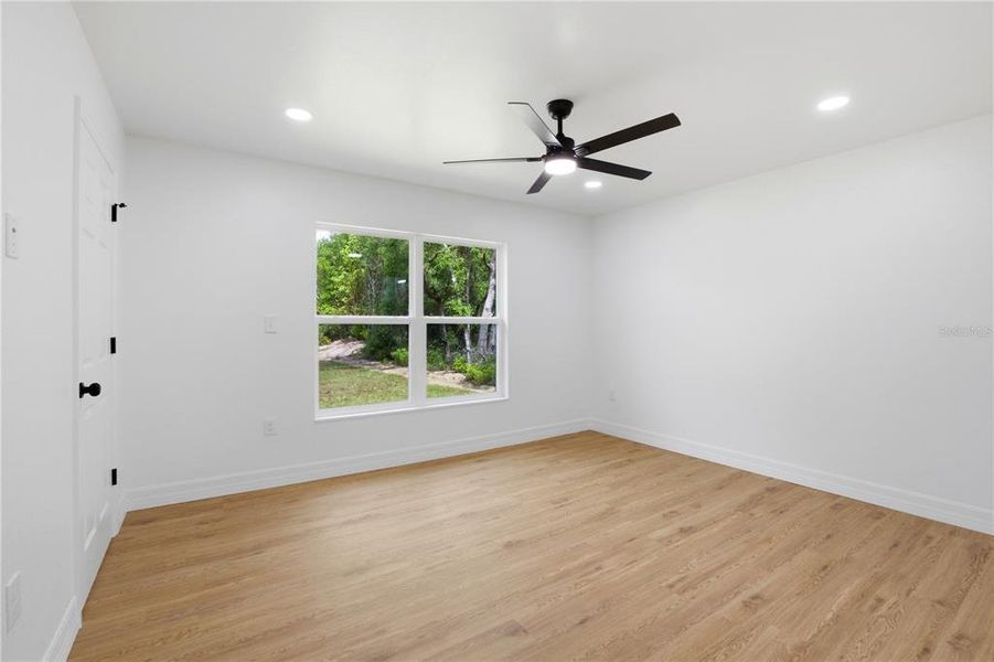 Spacious, unfurnished interior of a new home in , Ocklawaha (Image 24).