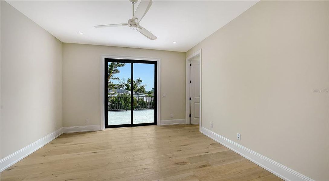 Spacious, unfurnished interior of a new home in , Sarasota (Image 22).