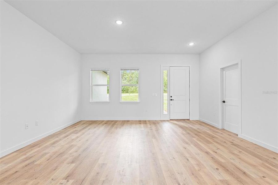 Spacious, unfurnished interior of a new home in , Citrus Springs (Image 21).