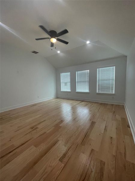 Spacious, unfurnished interior of a new home in , Cleveland (Image 9).