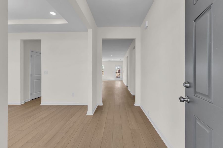 Spacious, unfurnished interior of a new home in Hampshire Hills, Columbia (Image 14).