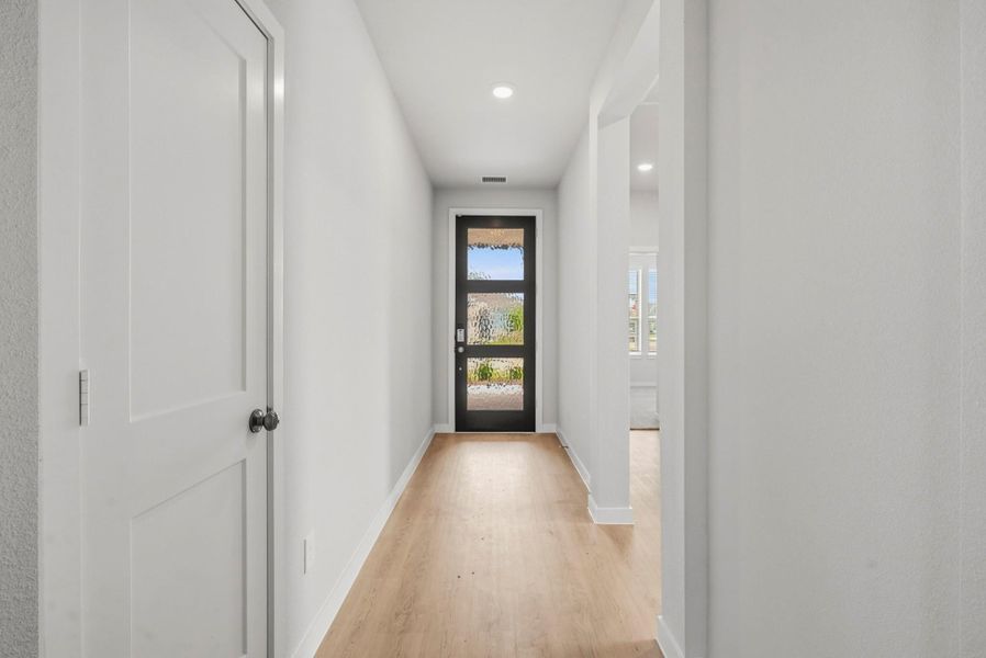 Spacious, unfurnished interior of a new home in Fulshear Lakes, Fulshear (Image 12).