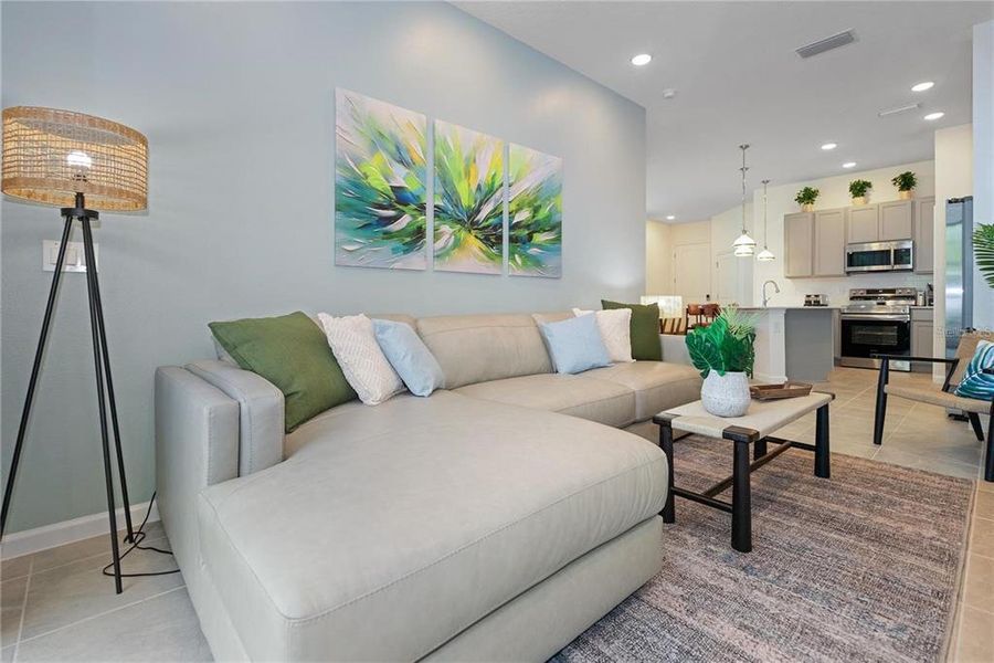 Furnished interior view inside a new home in , Orlando (Image 7).