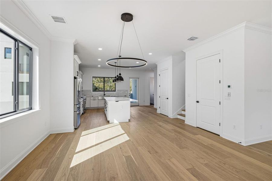 Spacious, unfurnished interior of a new home in , Tampa (Image 25).