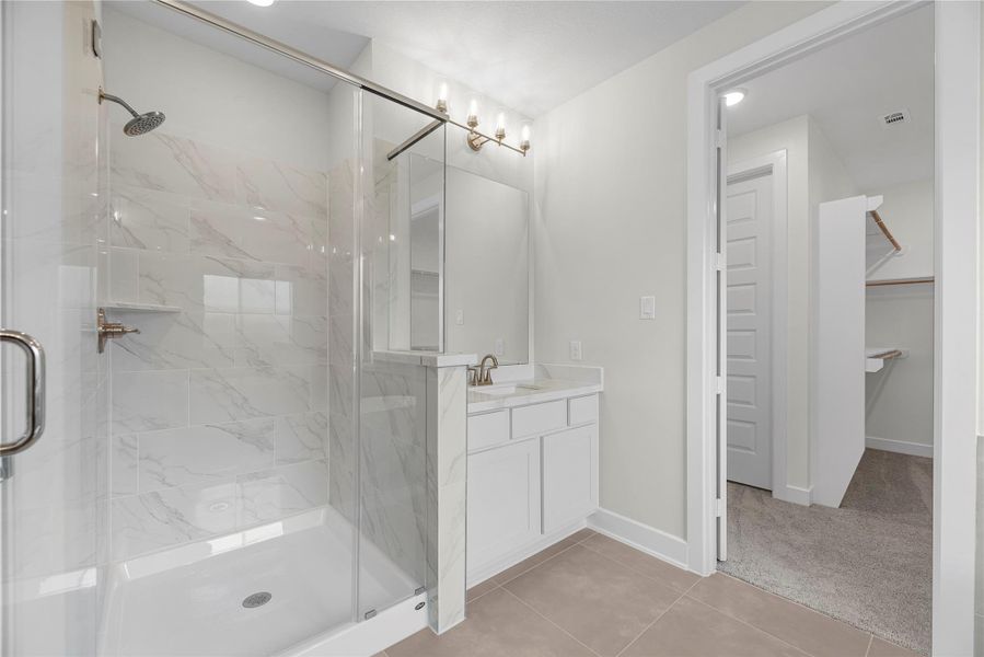 Furnished interior view inside a new home in Cross Creek West - 45', Fulshear (Image 5).