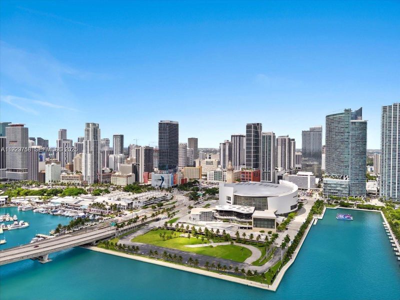 Condo located in Miami, FL showcasing its design and architecture (Image 19).