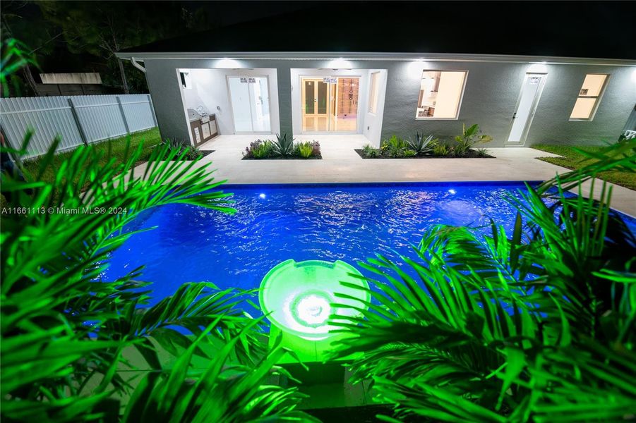 Exterior details and patio area of a home in , Cape Coral (Image 25).