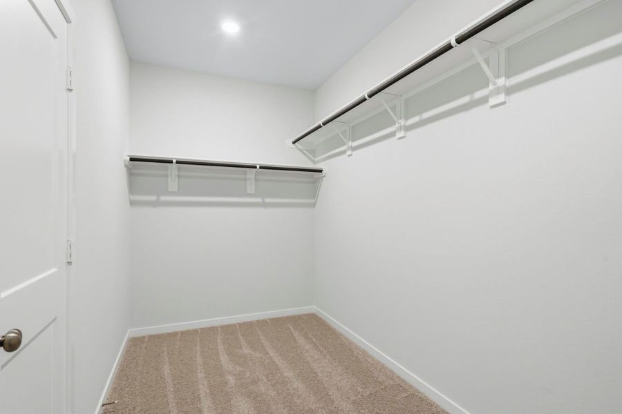 Spacious, unfurnished interior of a new home in Sunterra Lakes, Brookshire (Image 21).