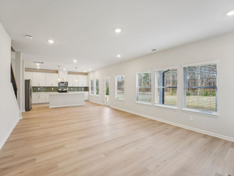 Spacious, unfurnished interior of a new home in Westmont Preserve, Powder Springs (Image 14).