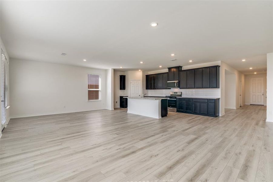 Spacious, unfurnished interior of a new home in Heartland Signature, Crandall (Image 16). Spacious, unfurnished interior of a new home in Heartland Signature, Crandall (Image 16).