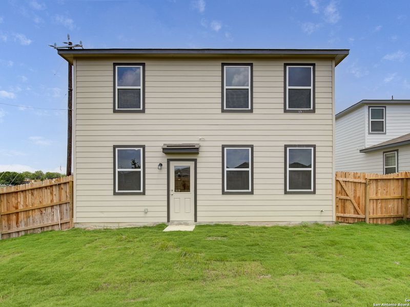 Exterior details and patio area of a home in Applewhite Meadows, San Antonio (Image 3).