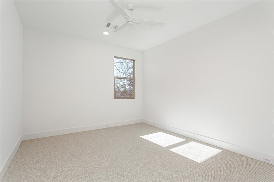 Spacious, unfurnished interior of a new home in , Dallas (Image 34).