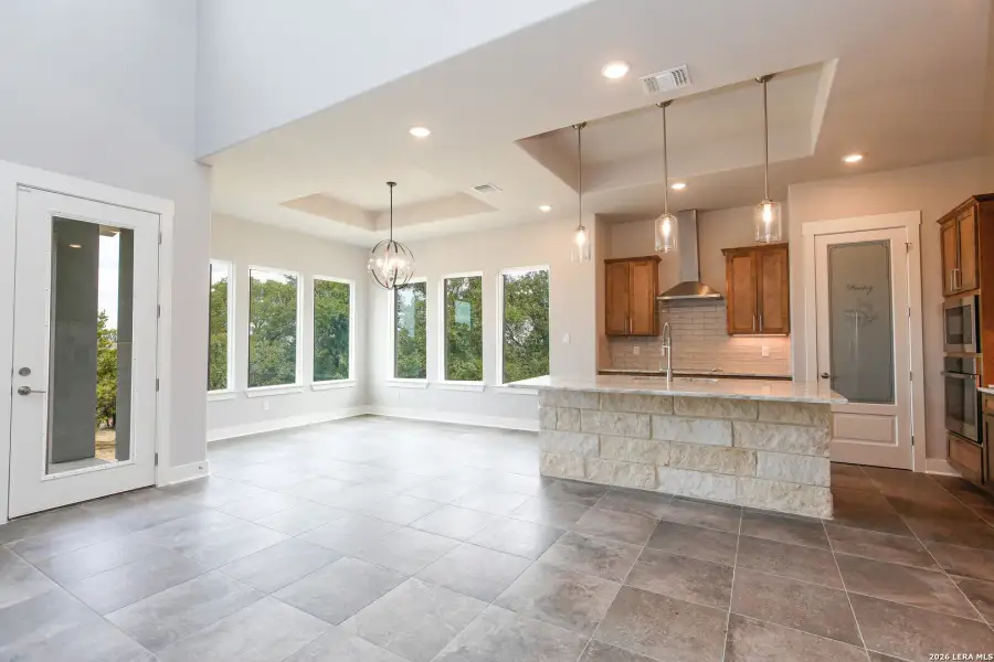 Spacious, unfurnished interior of a new home in , Selma (Image 17).