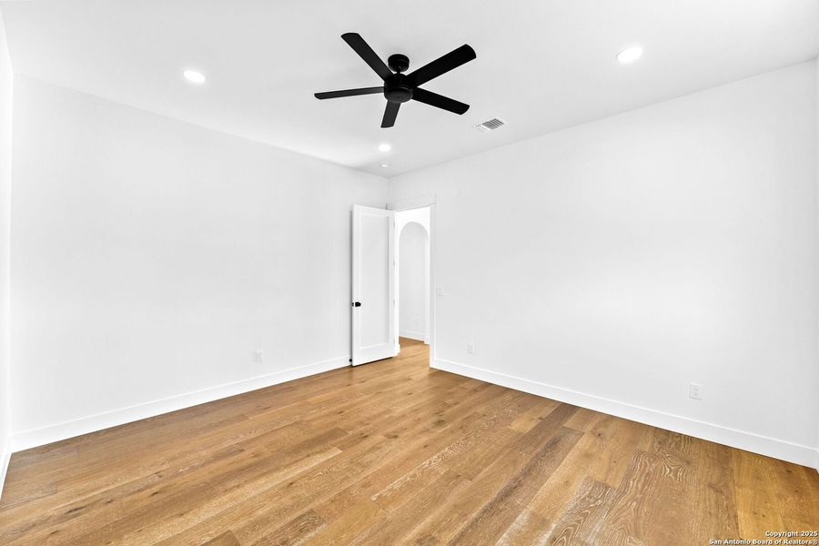 Spacious, unfurnished interior of a new home in , Boerne (Image 43).