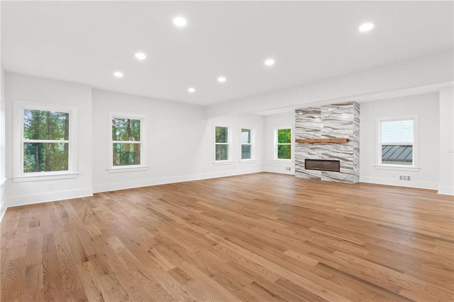 Spacious, unfurnished interior of a new home in , Atlanta (Image 23).