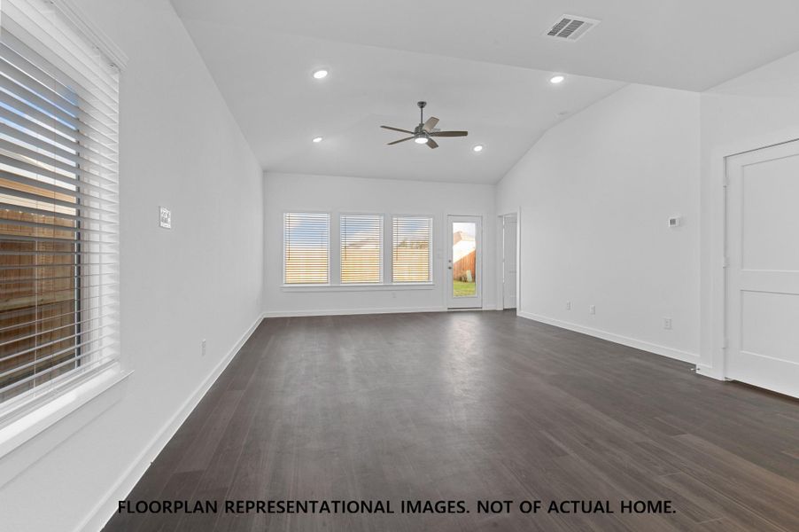 Spacious, unfurnished interior of a new home in Sorella, Tomball (Image 15). Spacious, unfurnished interior of a new home in Sorella, Tomball (Image 15).