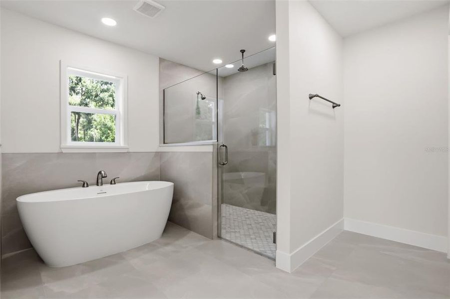 Furnished interior view inside a new home in , Umatilla (Image 16).