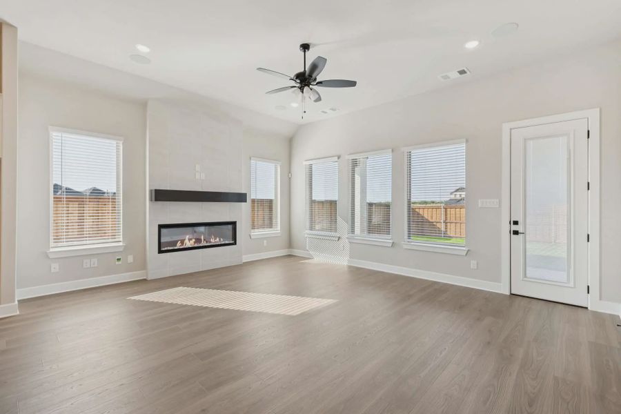 Representative unfurnished interior of a home built from the Windcrest by Chesmar Homes in Talia, Mesquite (Image 13).