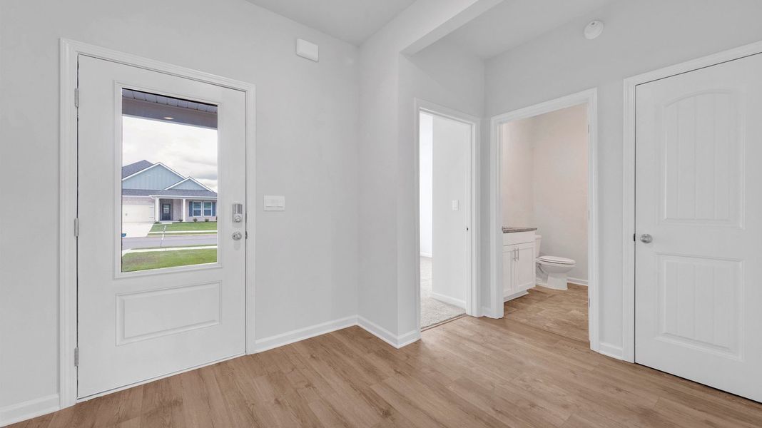 Spacious, unfurnished interior of a new home in Riverwood Gardens, Oakland (Image 16).