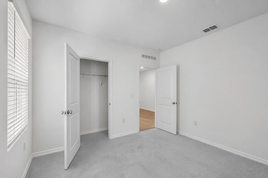 Spacious, unfurnished interior of a new home in Coopers Meadow, Jacksonville (Image 19).