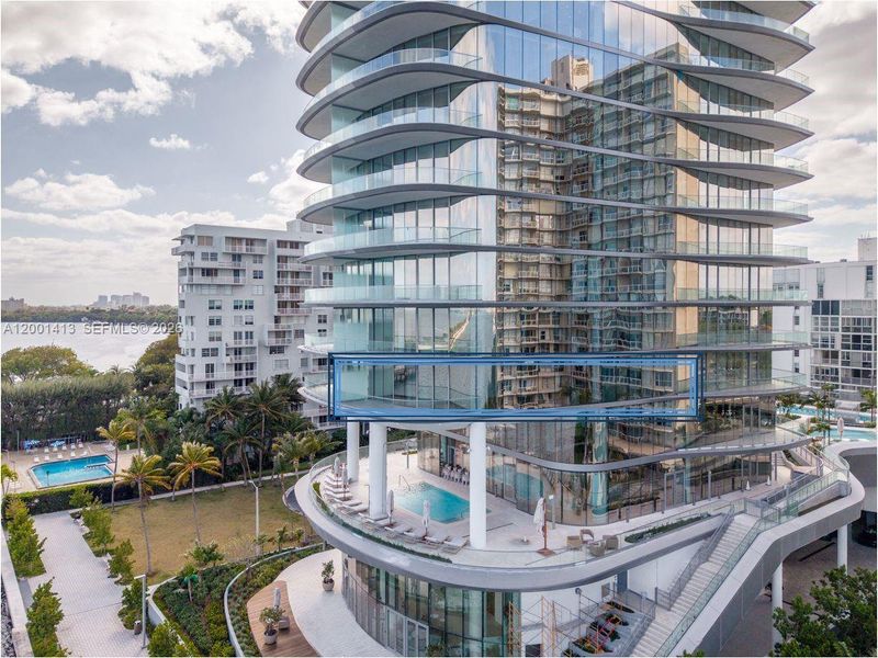 Condo located in Miami, FL showcasing its design and architecture (Image 21).