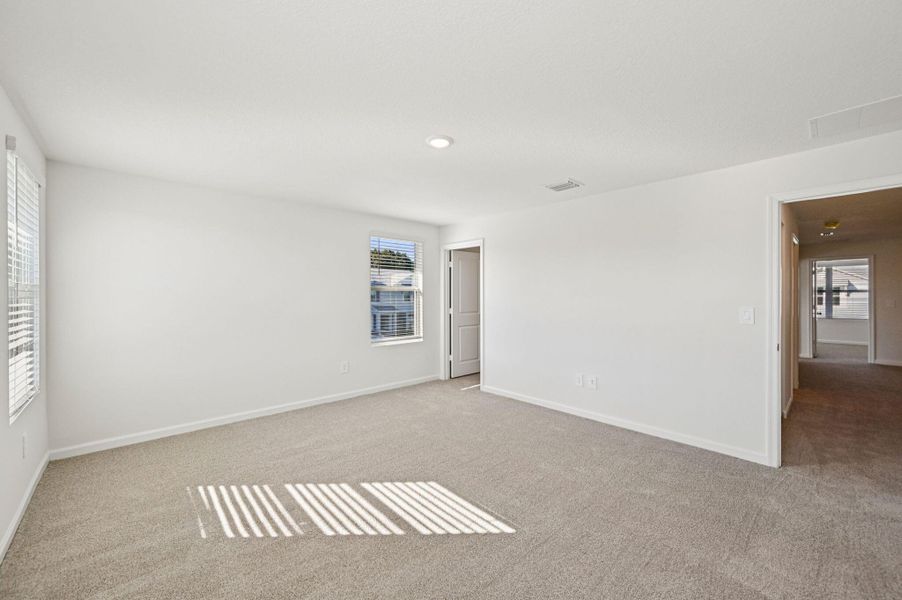 Spacious, unfurnished interior of a new home in Tidewater, Fort Pierce (Image 18).