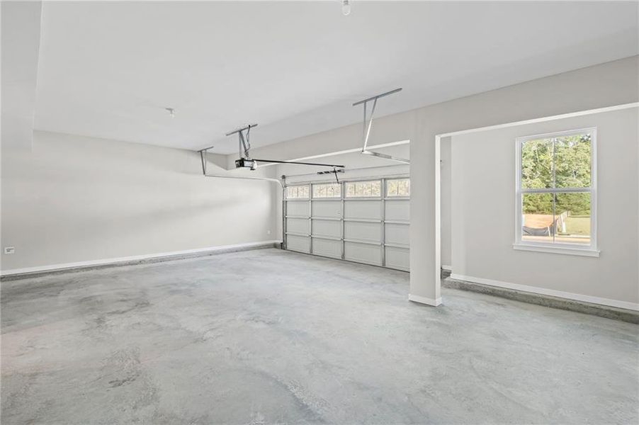 Spacious, unfurnished interior of a new home in Pickens Bluff, Hiram (Image 32).