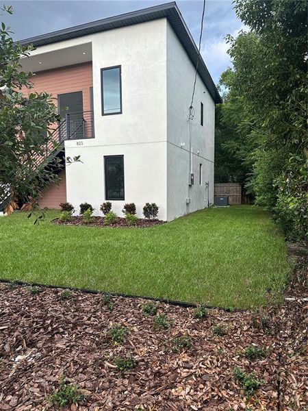 Exterior details and patio area of a home in , Orlando (Image 43).
