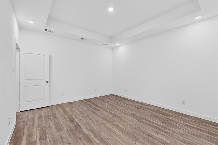 Spacious, unfurnished interior of a new home in , Dallas (Image 14).