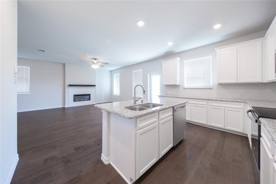 Furnished interior view inside a new home in Churchill: Fields 40', Anna (Image 7). Furnished interior view inside a new home in Churchill: Fields 40', Anna (Image 7).